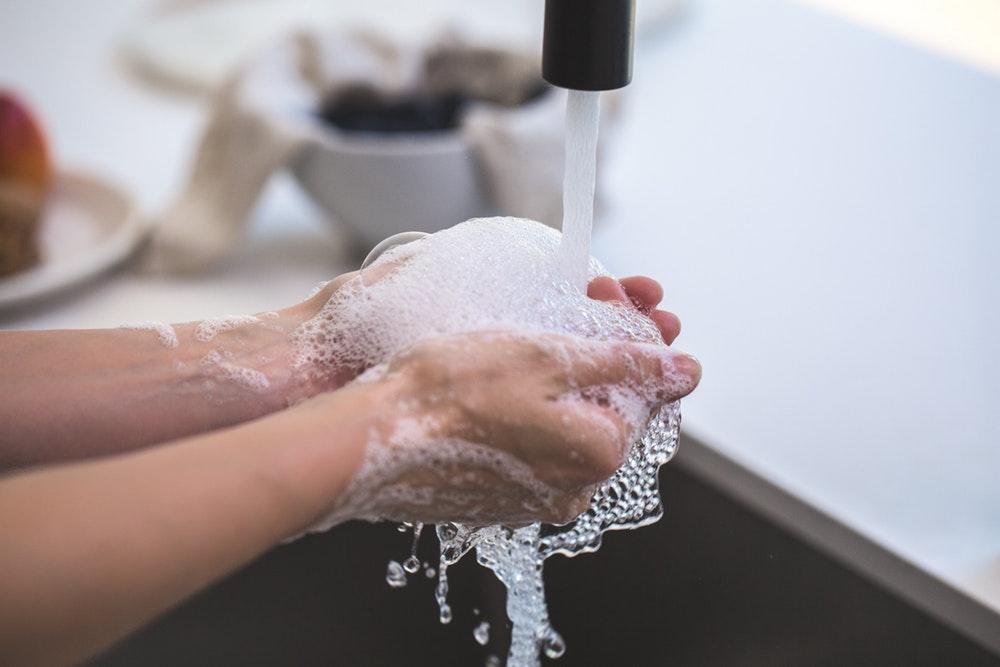 Come fare una corretta igiene e disinfezione per mani, viso e corpo